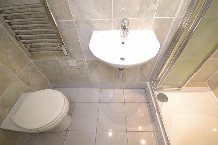 Flat Connaught Road in Reading