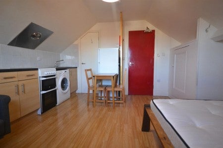 Flat Connaught Road in Reading