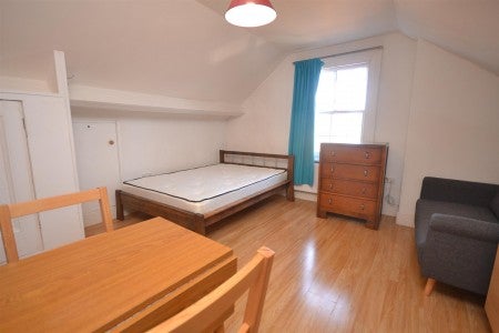 Flat Connaught Road in Reading