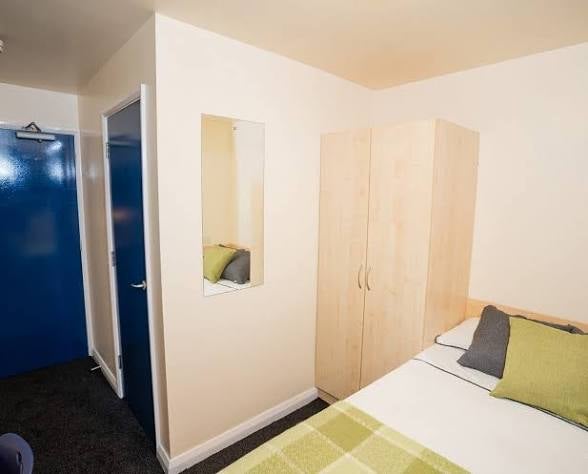 Room Bath Row in Birmingham