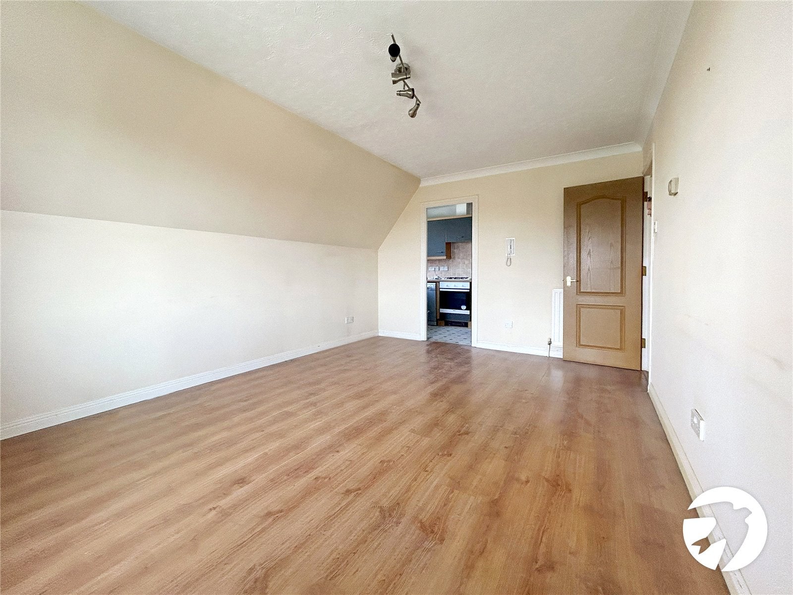 Flat Dabbling Close in Greater London