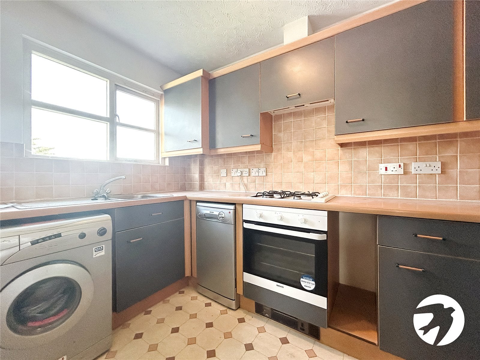 Flat Dabbling Close in Greater London