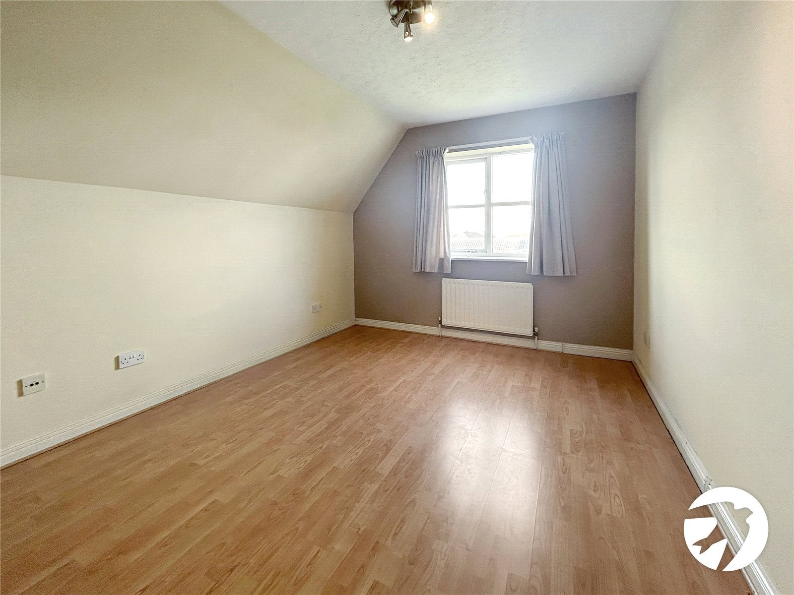 Flat Dabbling Close in Greater London