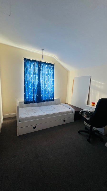 Room Herbert Street in Charnwood