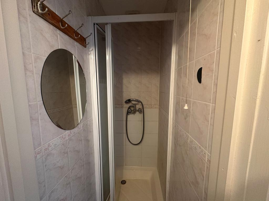 Room Begonia Walk in Greater London