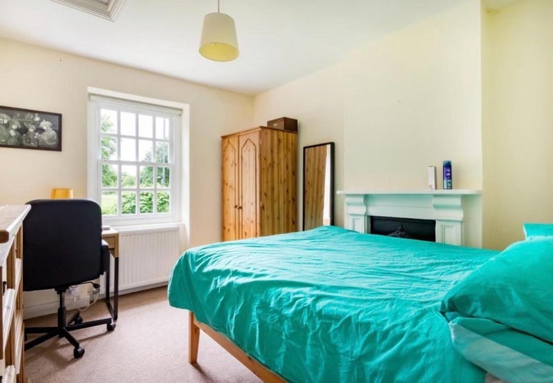 Room Upper Belgrave Road in Bristol