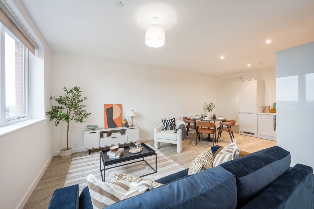Flat Elmsleigh Road in Borough of Spelthorne