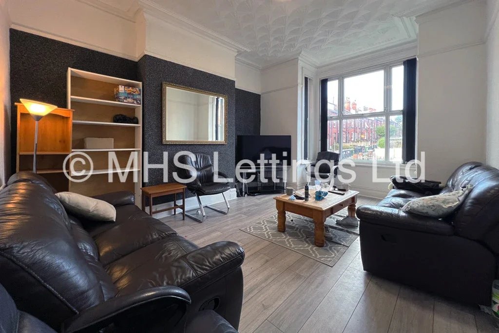 Flat Pearson Grove in Leeds