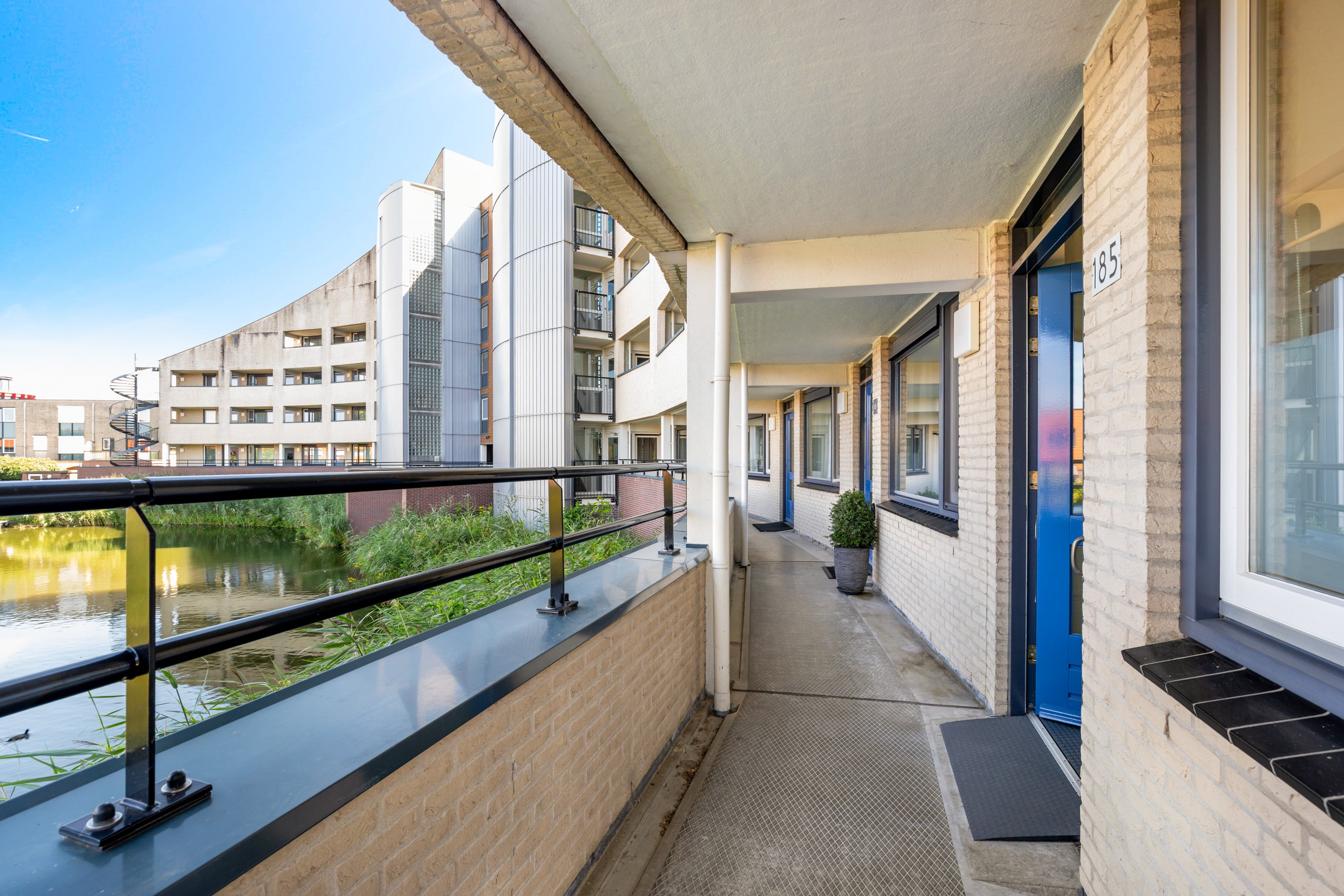 Appartement te koop: Waddenring 185, Barendrecht