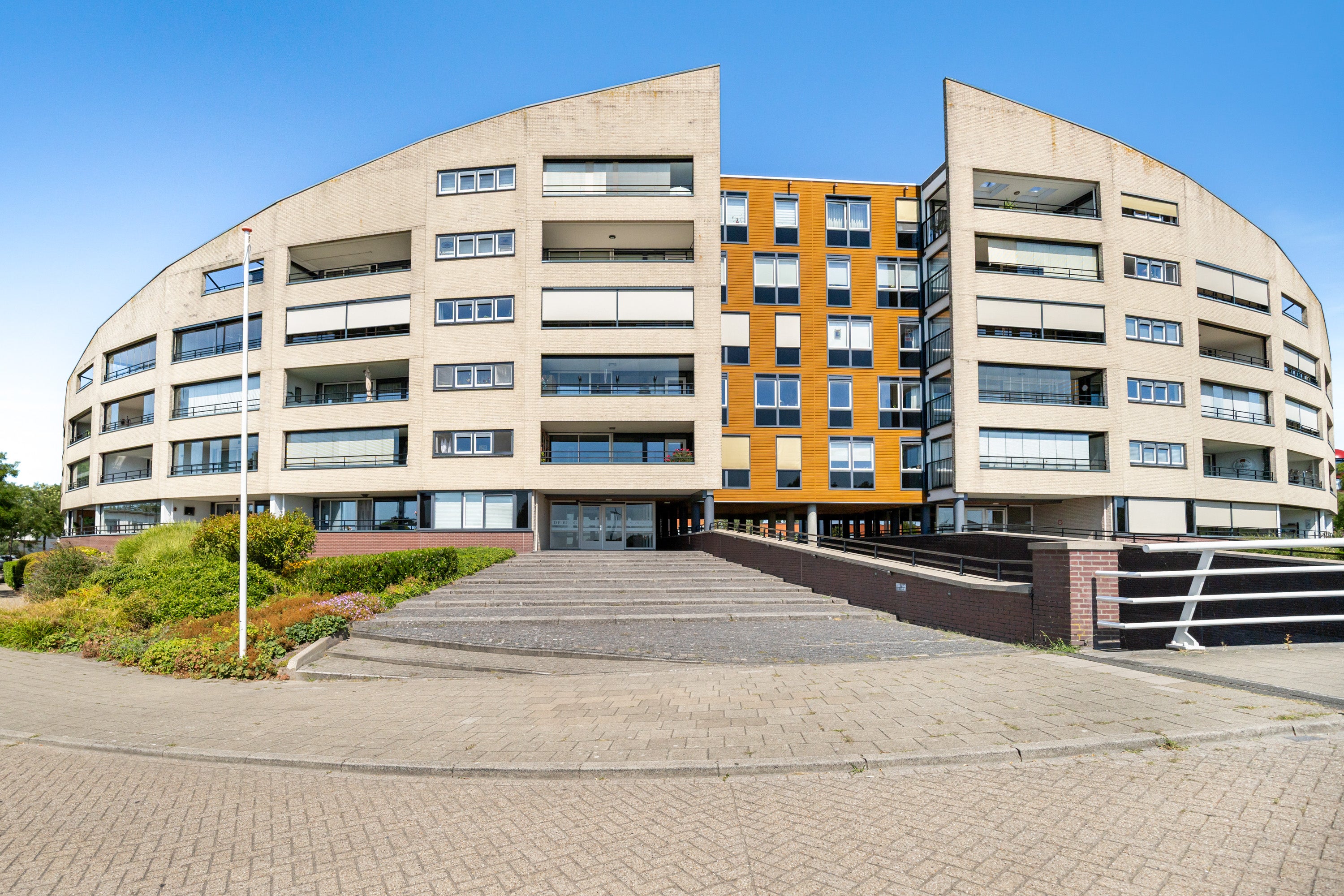 Appartement te koop: Waddenring 185, Barendrecht