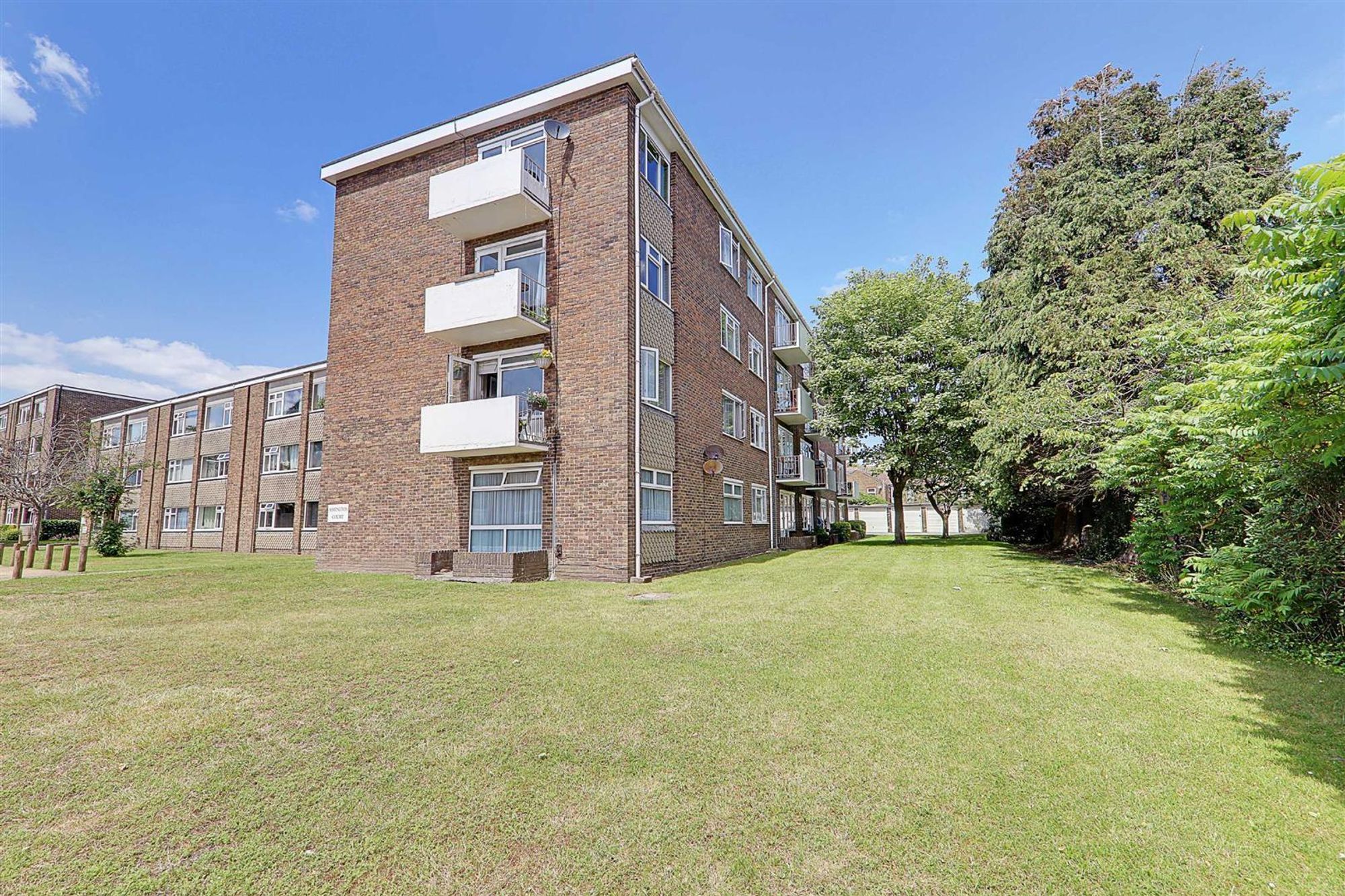 Flat Broadwater Street East in Worthing
