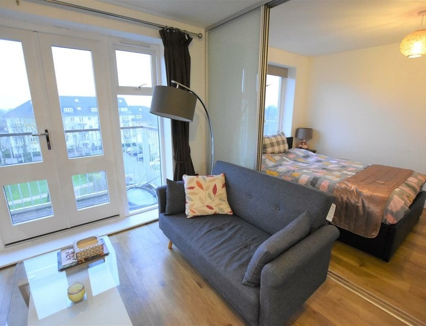Flat Park Lodge Avenue in Greater London