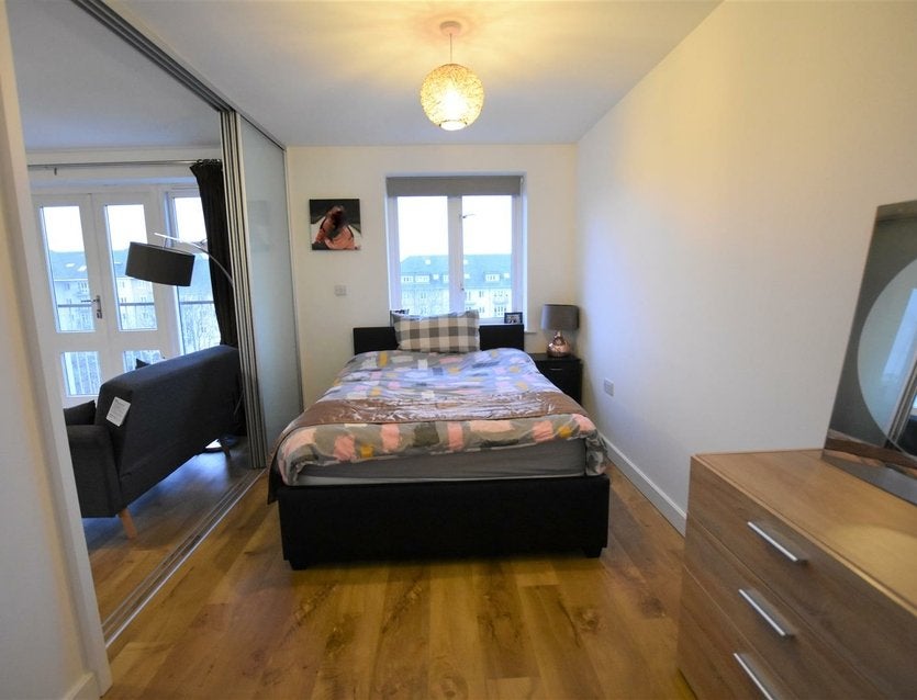 Flat Park Lodge Avenue in Greater London