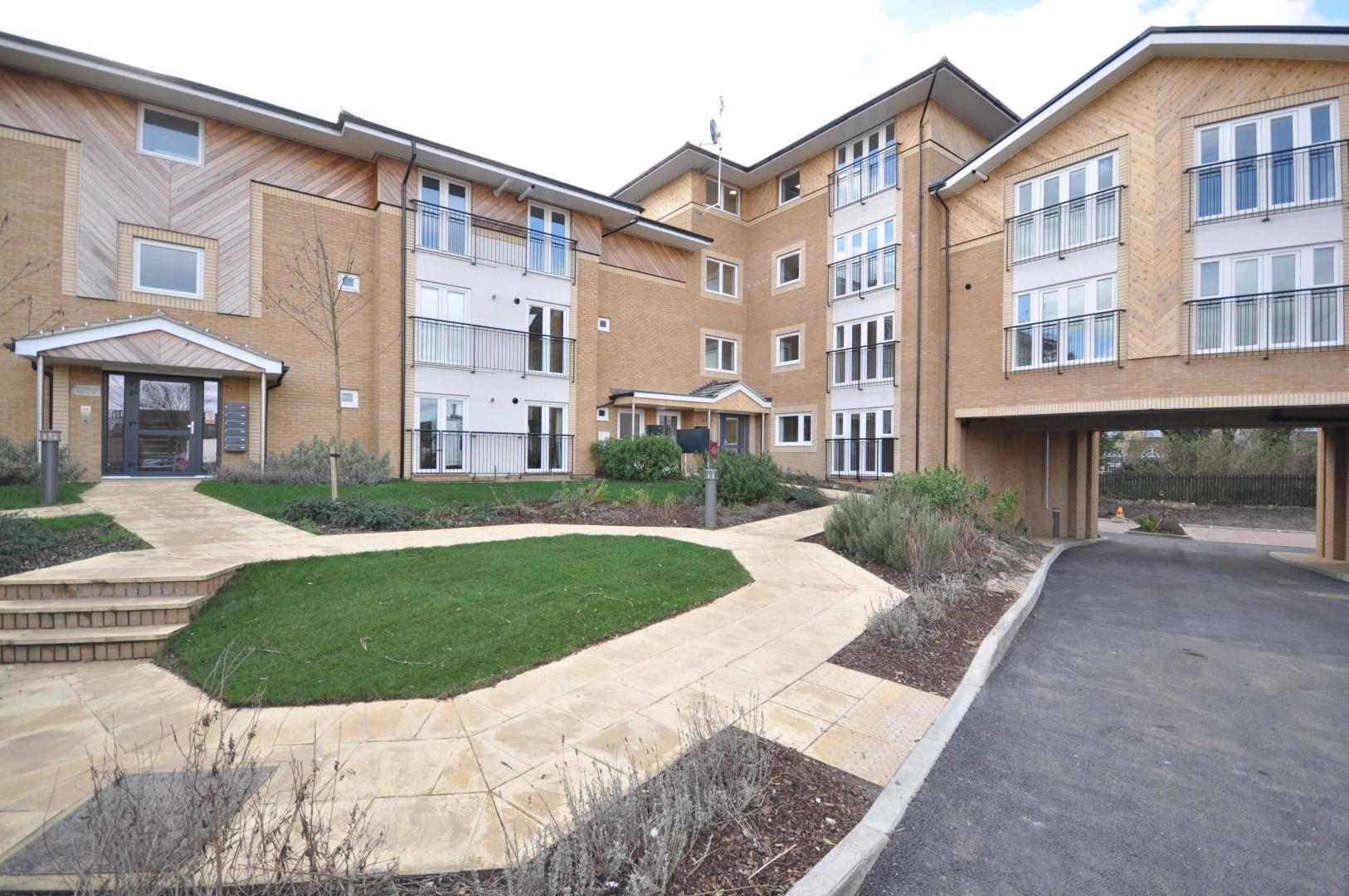 Flat Ferguson Court in London