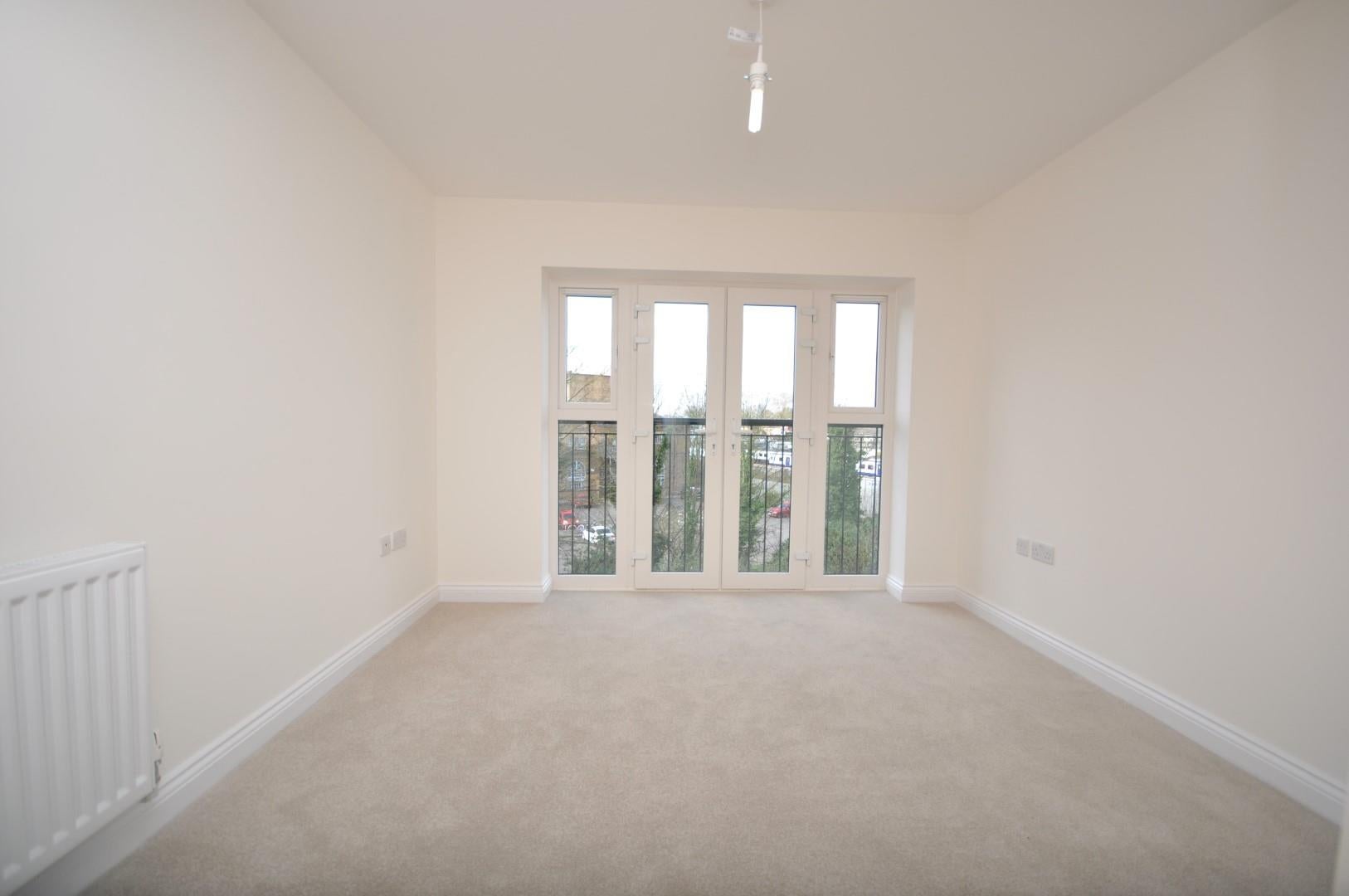 Flat Ferguson Court in London
