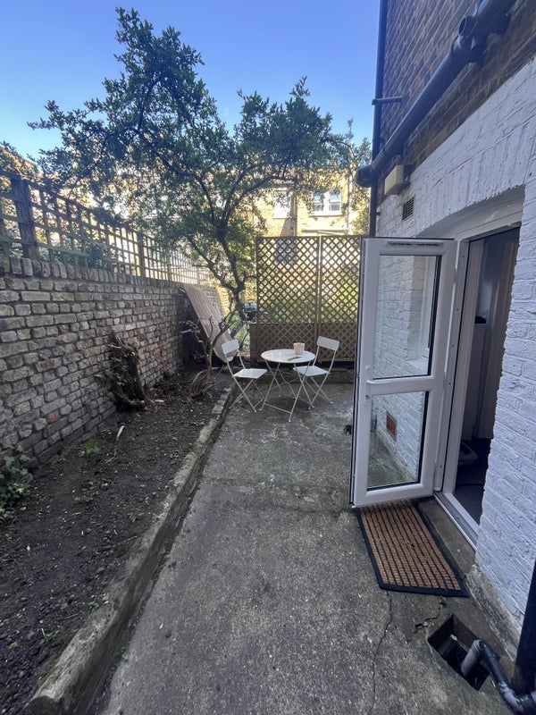 Room Nansen Road in Greater London
