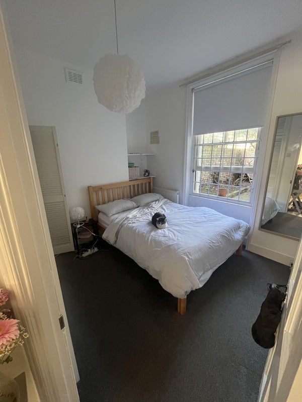 Room Nansen Road in Greater London