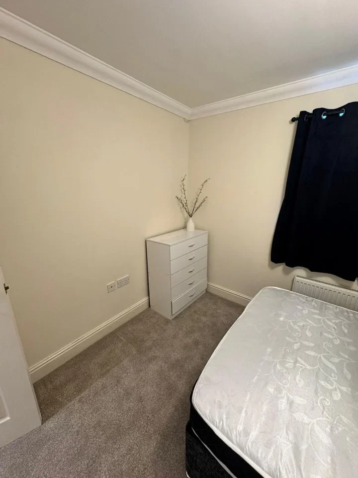 Room Argyll Court in Crawley