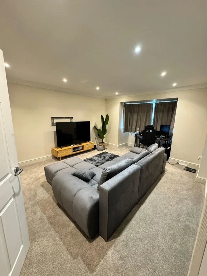 Room Argyll Court in Crawley