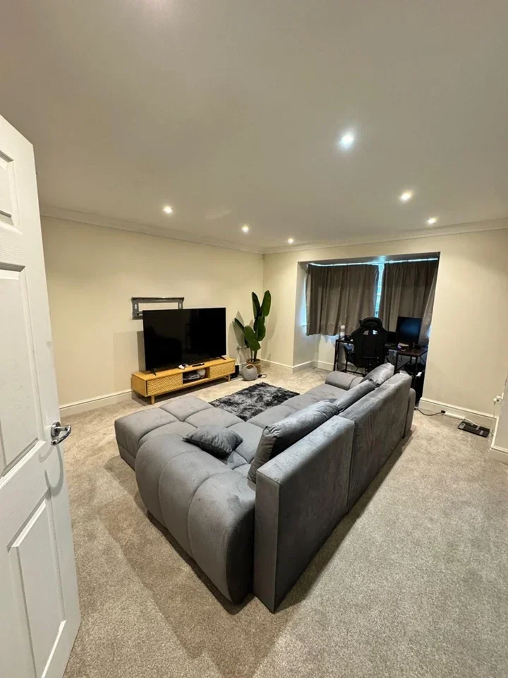 Room Argyll Court in Crawley