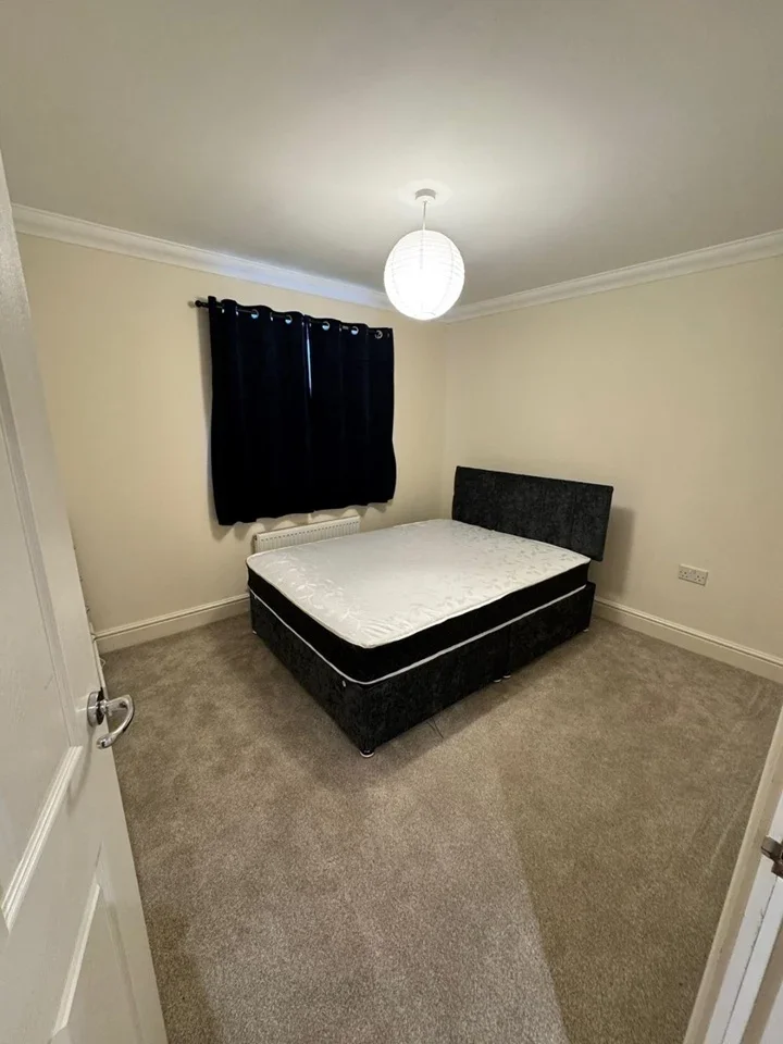 Room Argyll Court in Crawley
