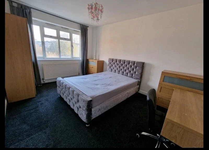 Room Penfield Close in Manchester