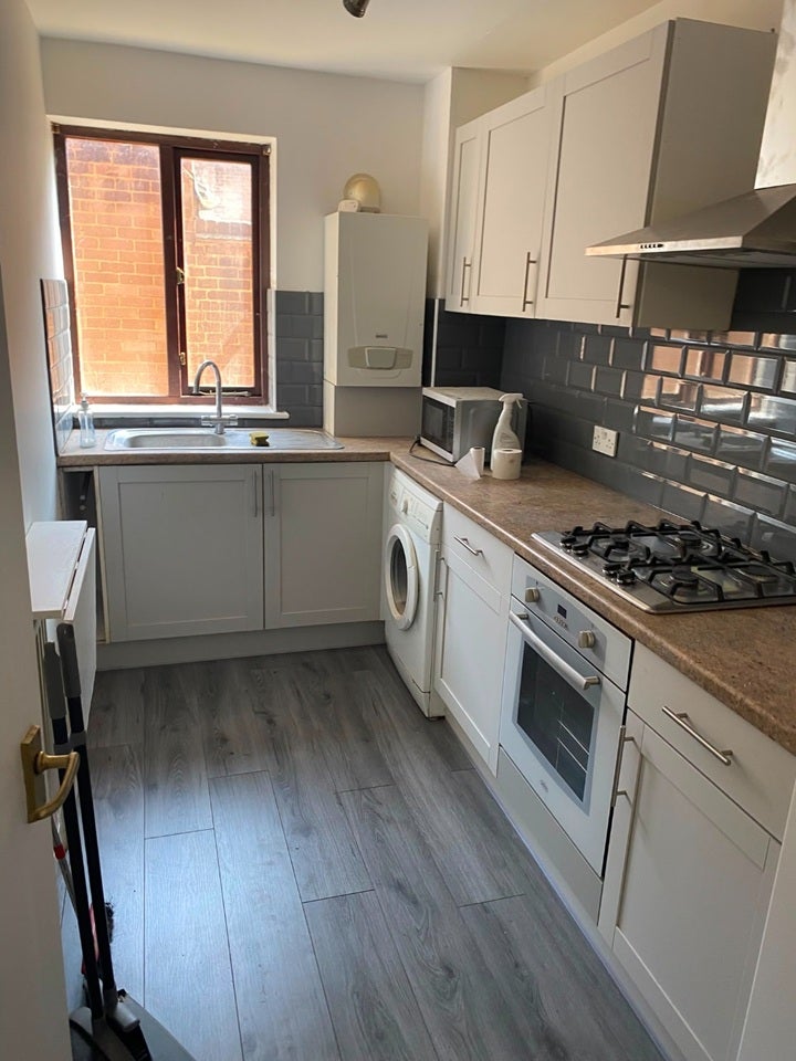 Flat Sanderstead Road in Greater London