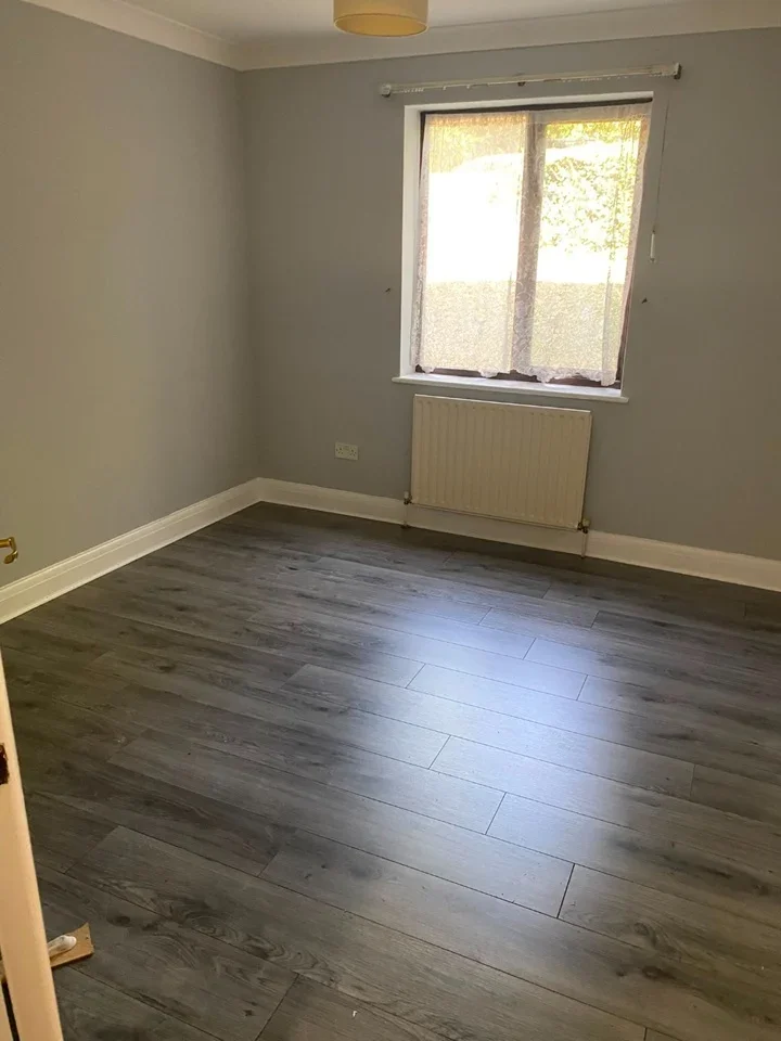 Flat Sanderstead Road in Greater London