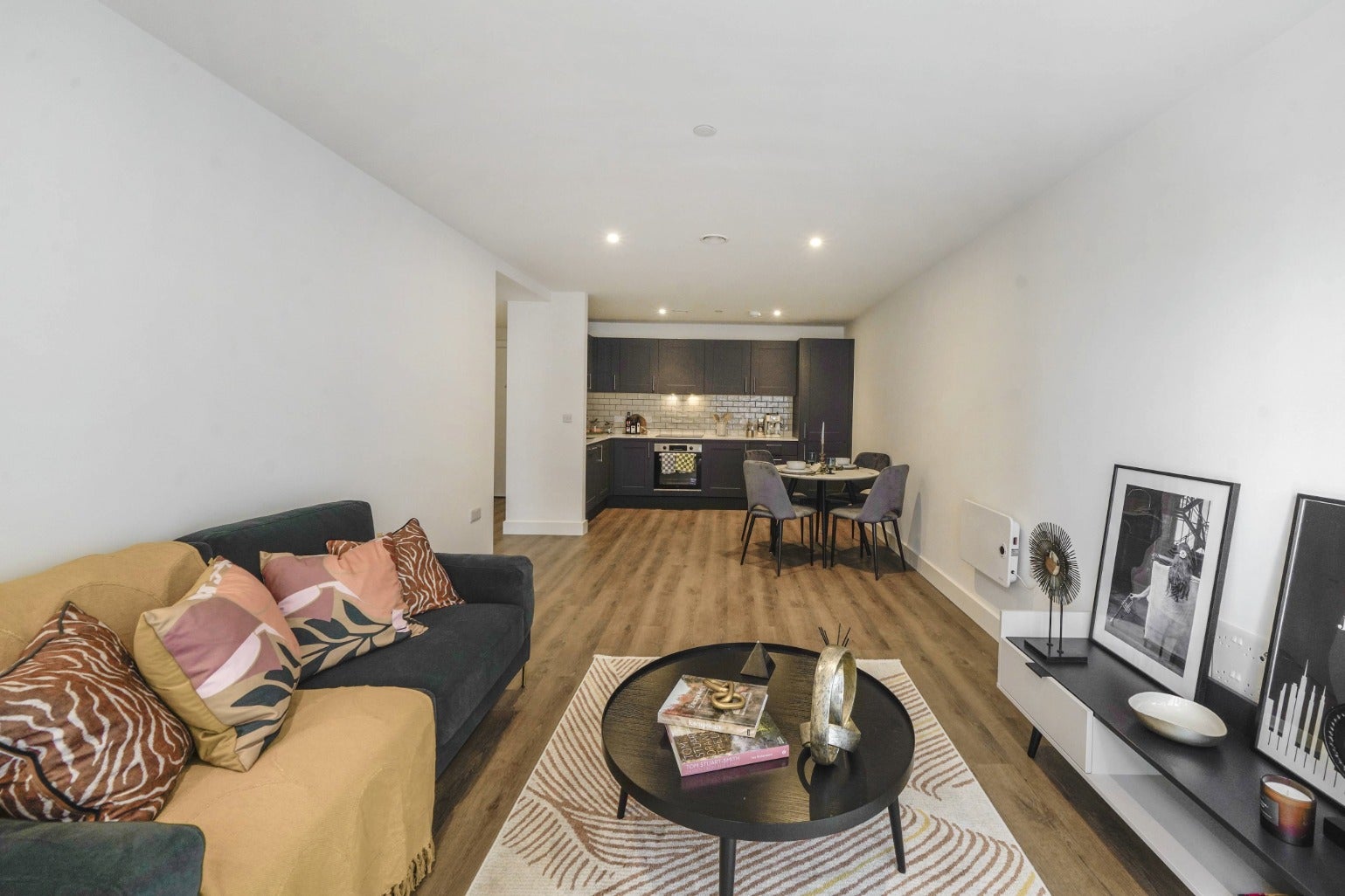 Flat Nicholsons Lane in Maidenhead