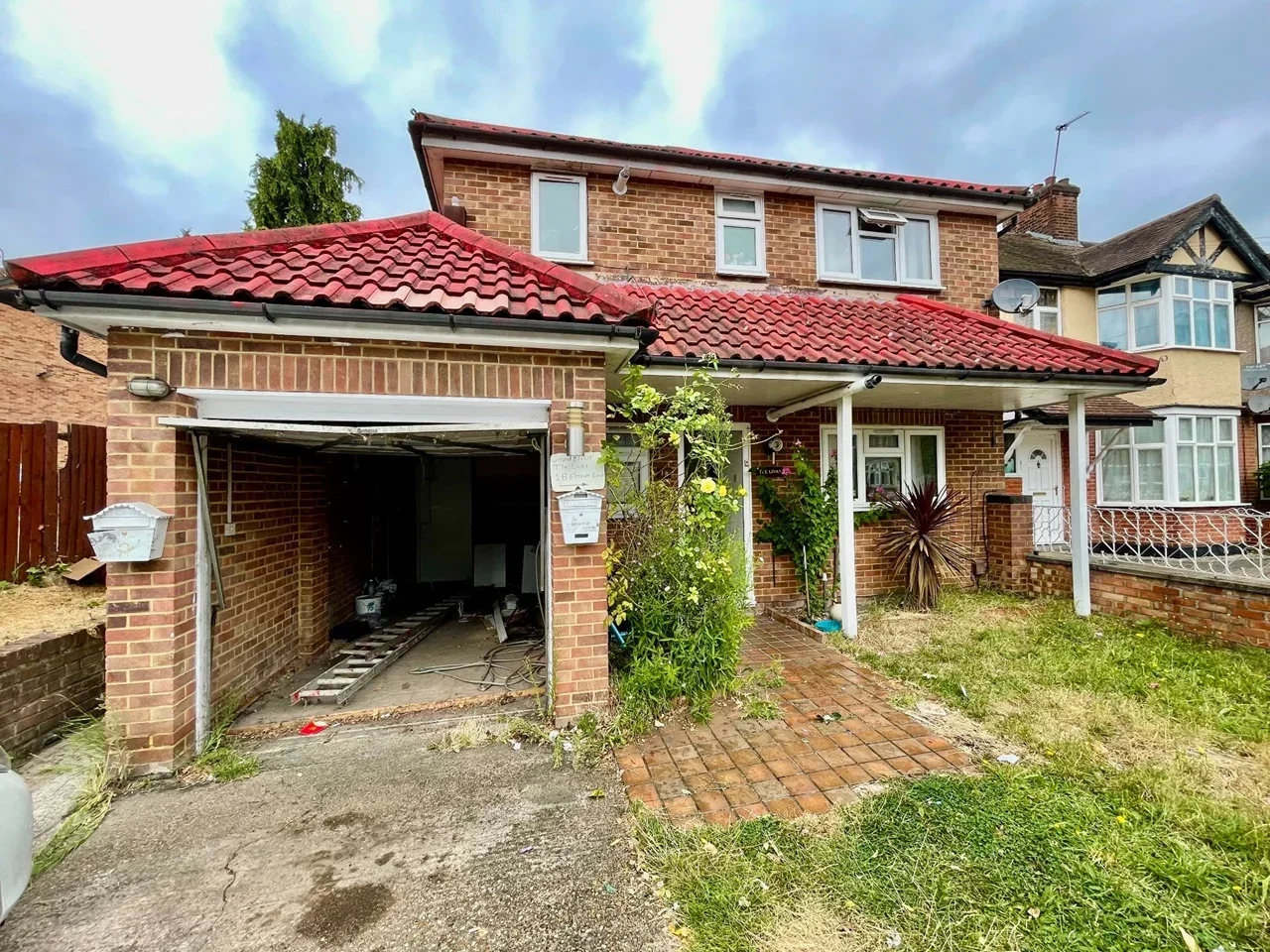 Flat Elmside Road in Greater London