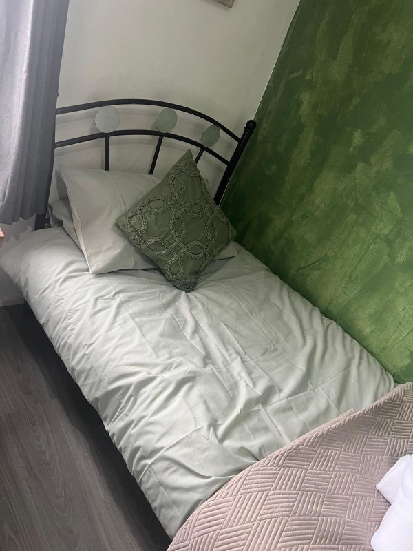 Room Treby Street in Greater London