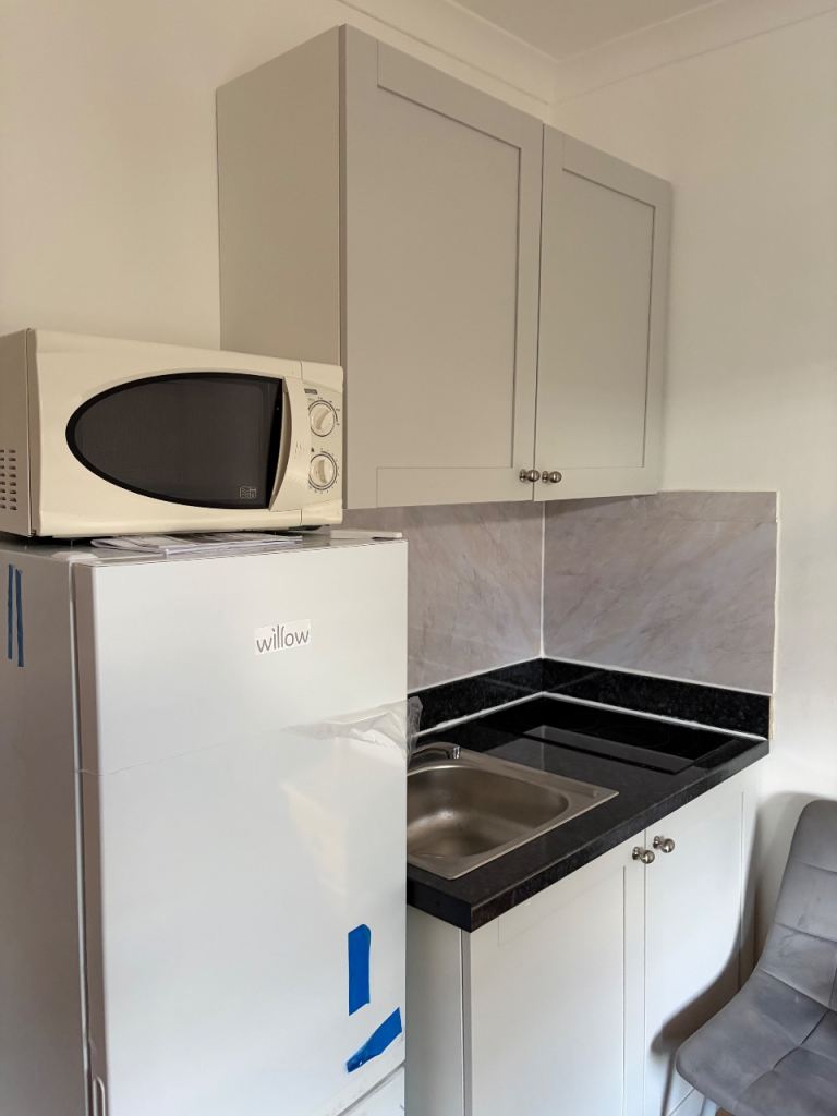 Flat Birkbeck Avenue in Greater London