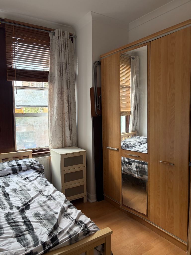 Flat Birkbeck Avenue in Greater London