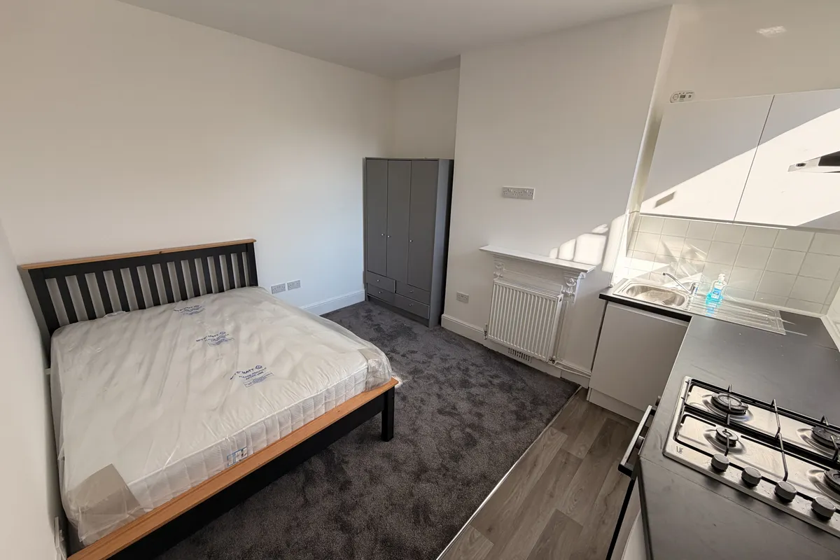 Room Clarence Avenue in Northampton