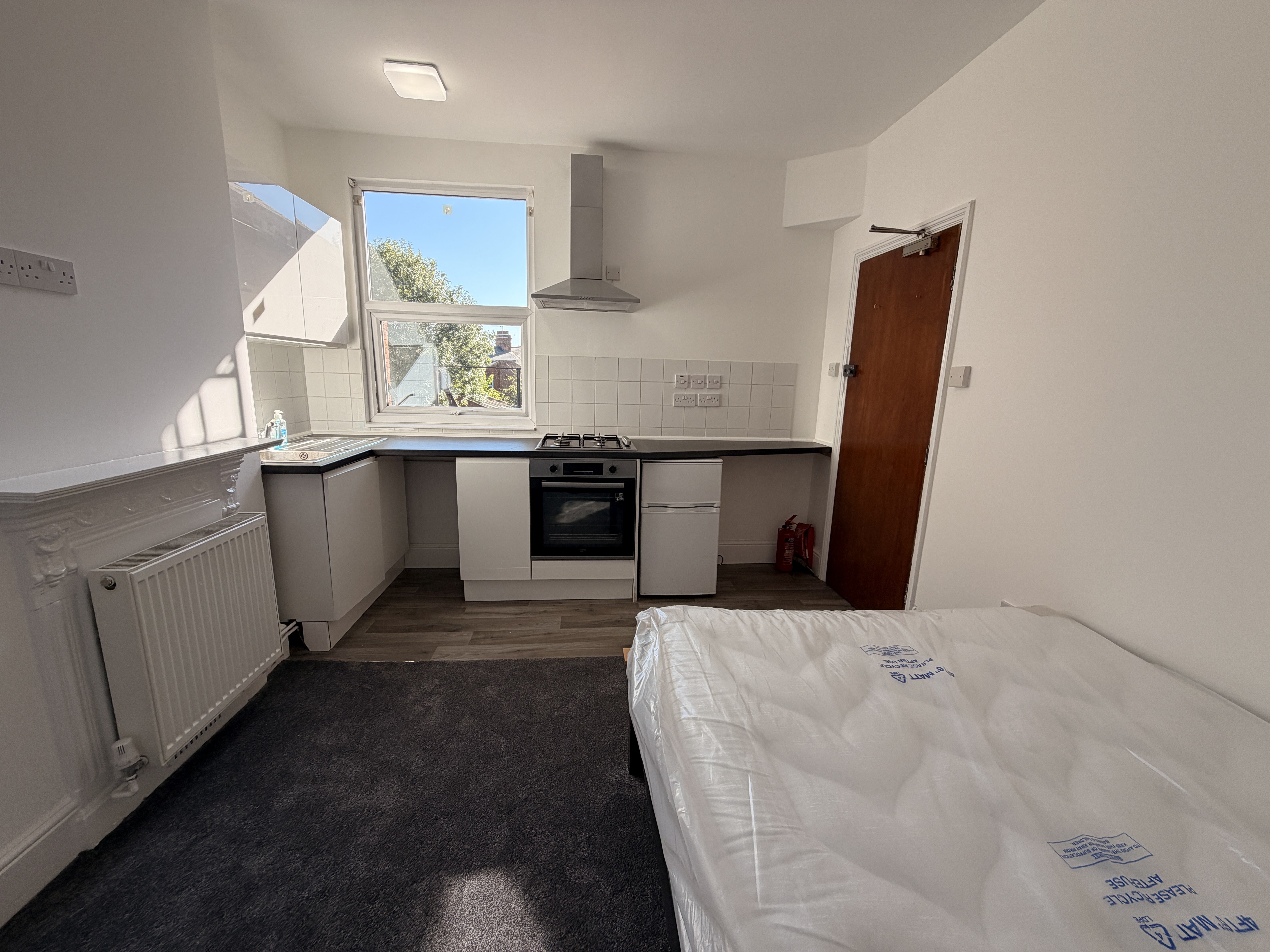 Room Clarence Avenue in Northampton