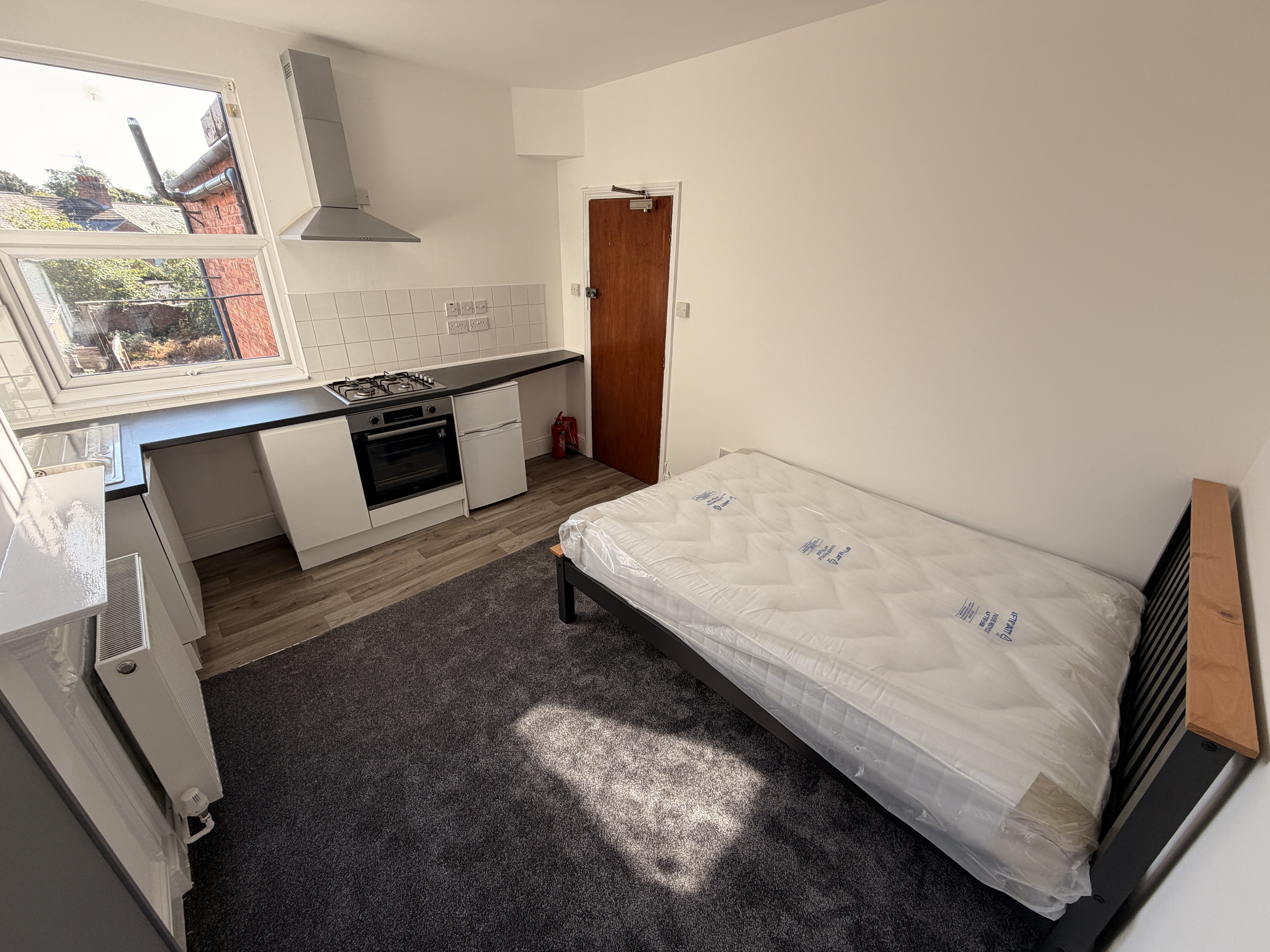 Room Clarence Avenue in Northampton
