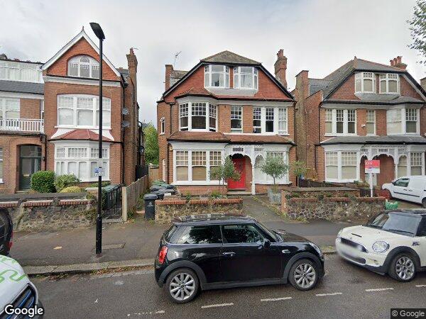 Flat Princes Avenue in Greater London