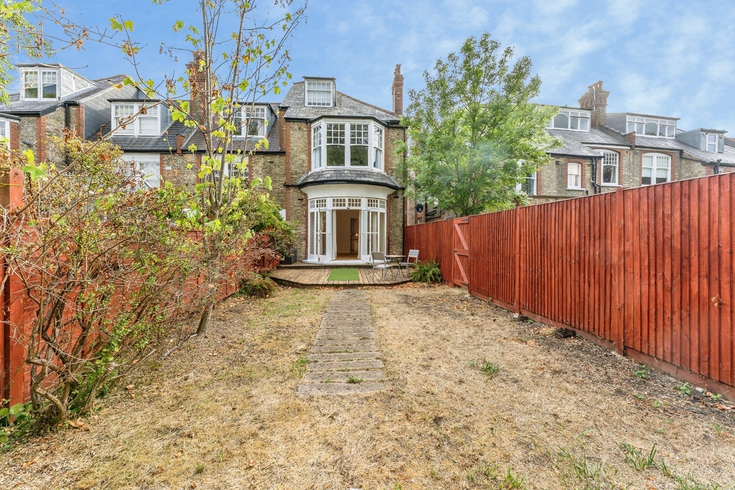 Flat Princes Avenue in Greater London