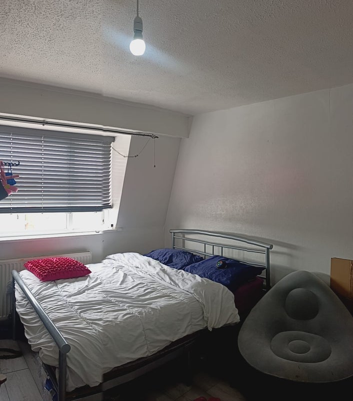 Room Croombs Road in Greater London
