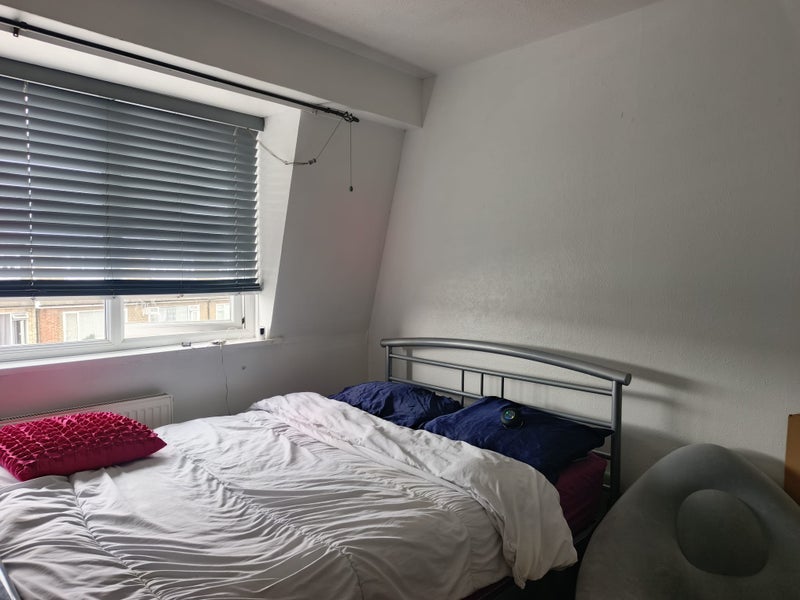 Room Croombs Road in Greater London