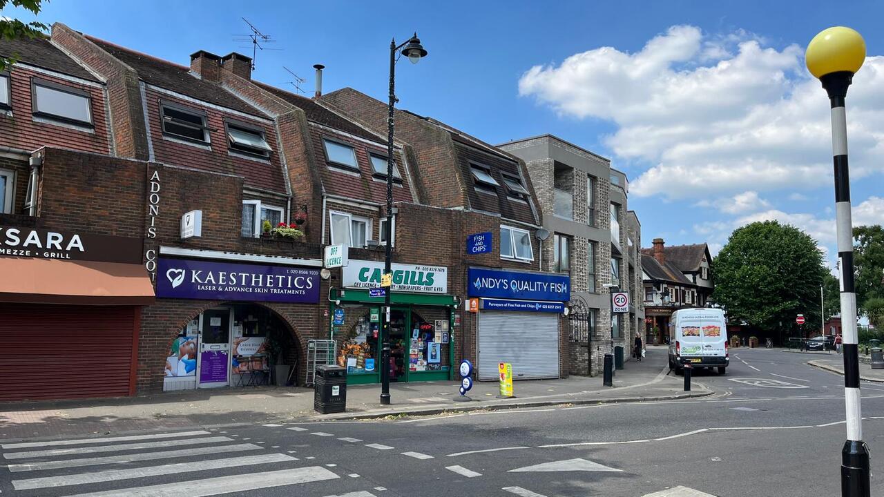 Flat Northfield Avenue in Greater London