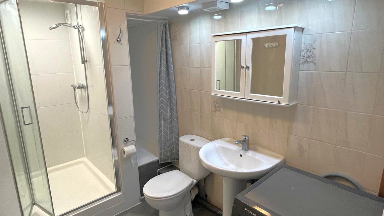 Flat Northfield Avenue in Greater London