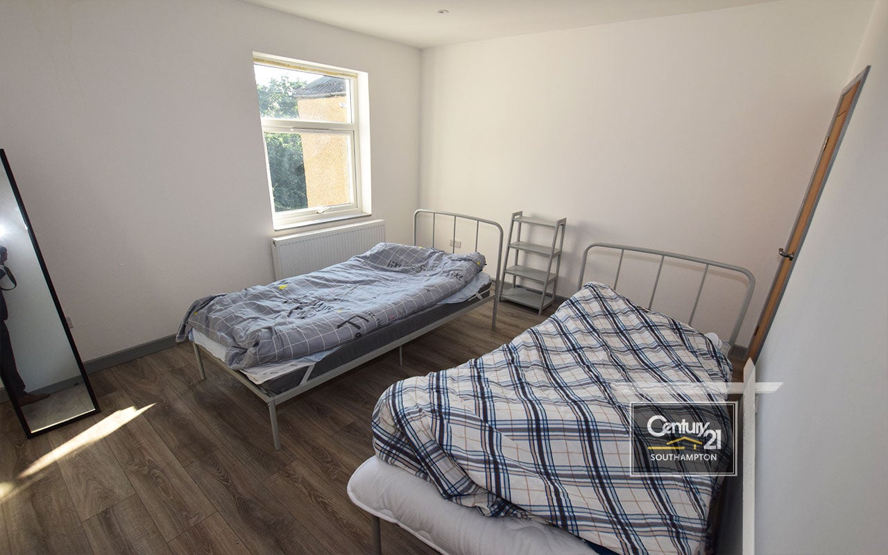 Flat Broadlands Road in Southampton