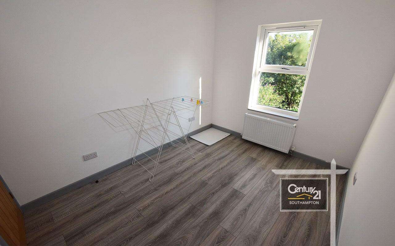 Flat Broadlands Road in Southampton