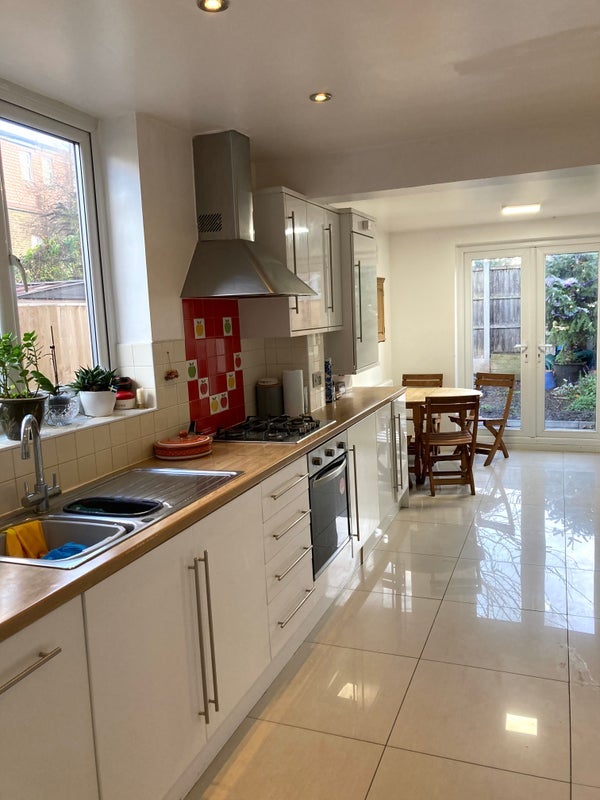 Room Malvern Road in Greater London