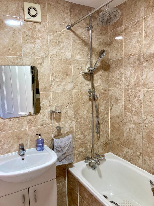 Room Malvern Road in Greater London