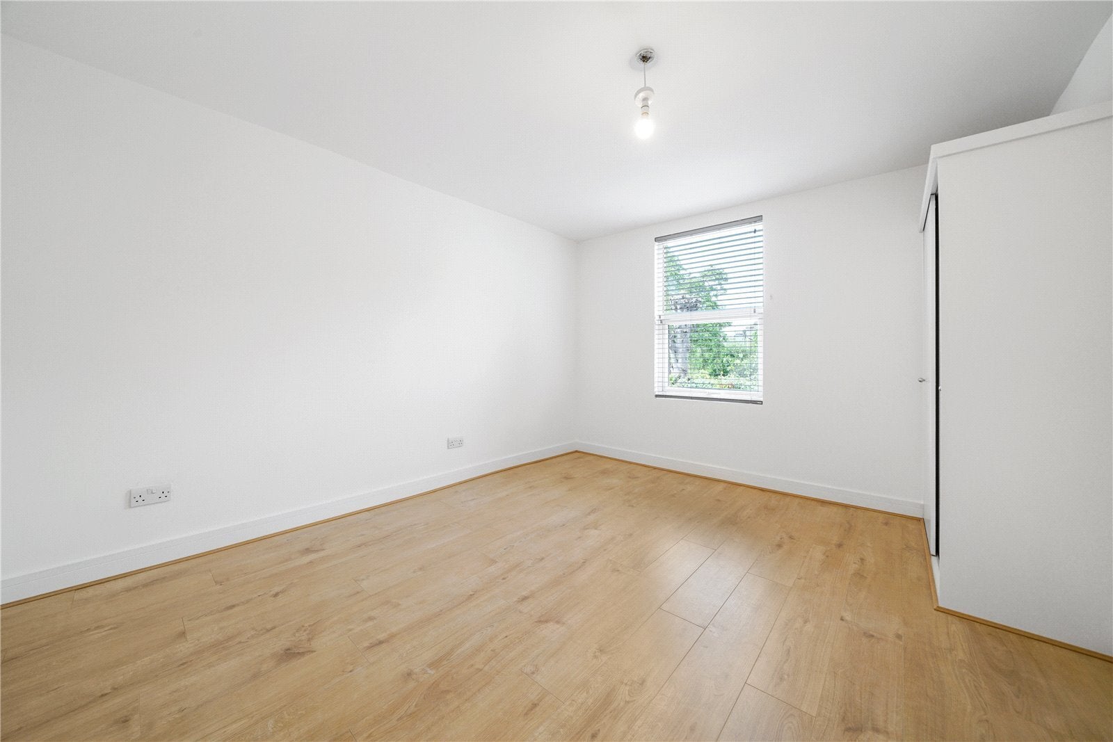 Flat Holmewood Road in Greater London