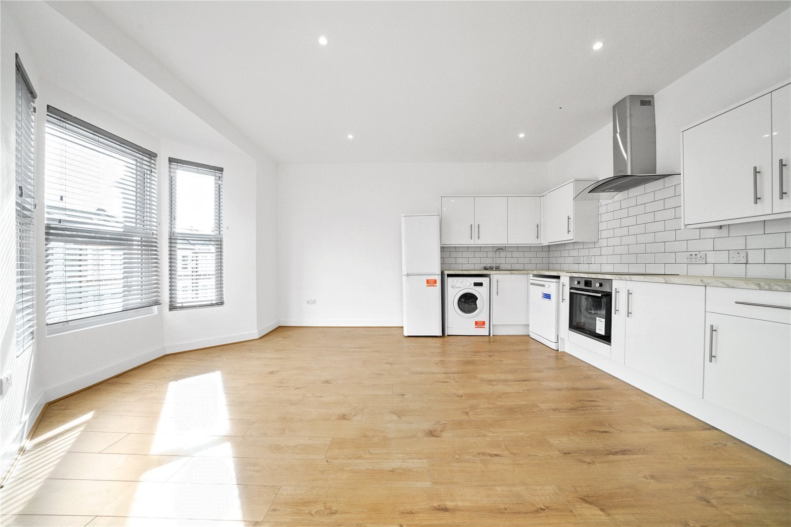 Flat Holmewood Road in Greater London
