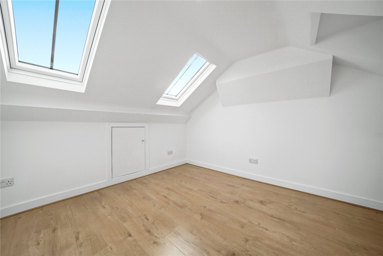Flat Holmewood Road in Greater London