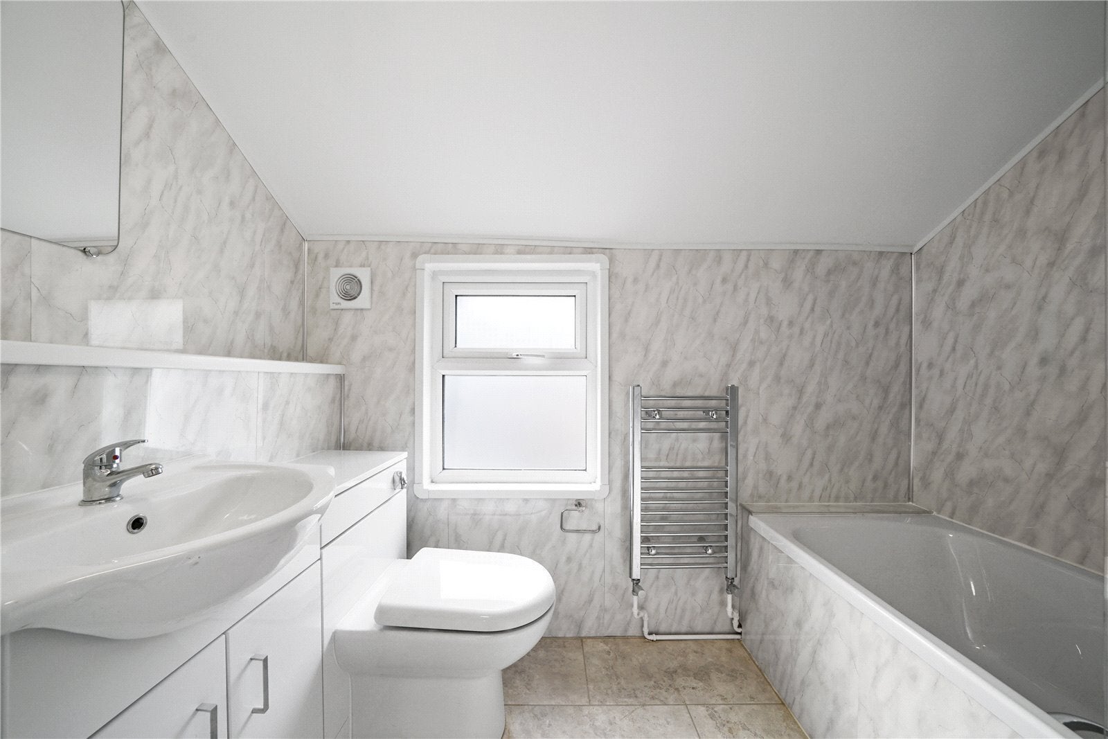 Flat Holmewood Road in Greater London